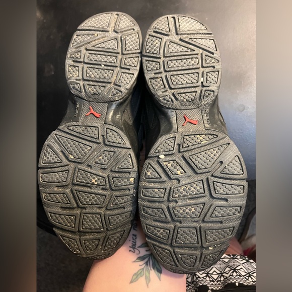 Men’s Puma Tennis Shoes - Picture 2 of 4